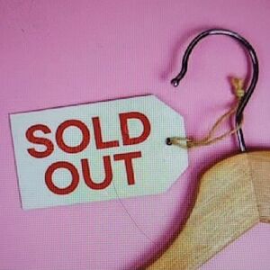 Creme Shop Silicone Blending Sponge Pink.